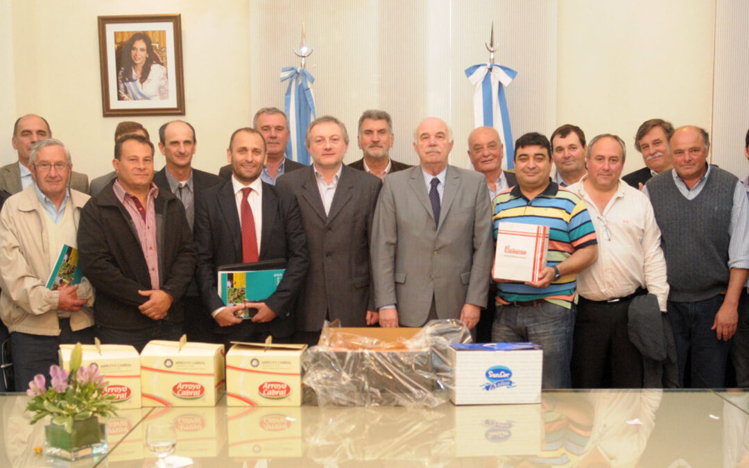 Casamiquela Recibió a Cooperativas Lácteas, quienes Garantizaron Producción y Precio justo a los Productores Tamberos.